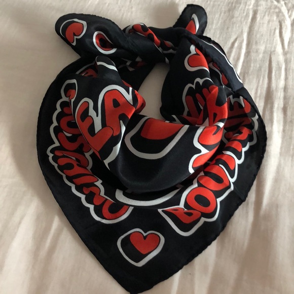 Boutique Moschino - Squared Scarf with Hearts - Picture 2 of 4